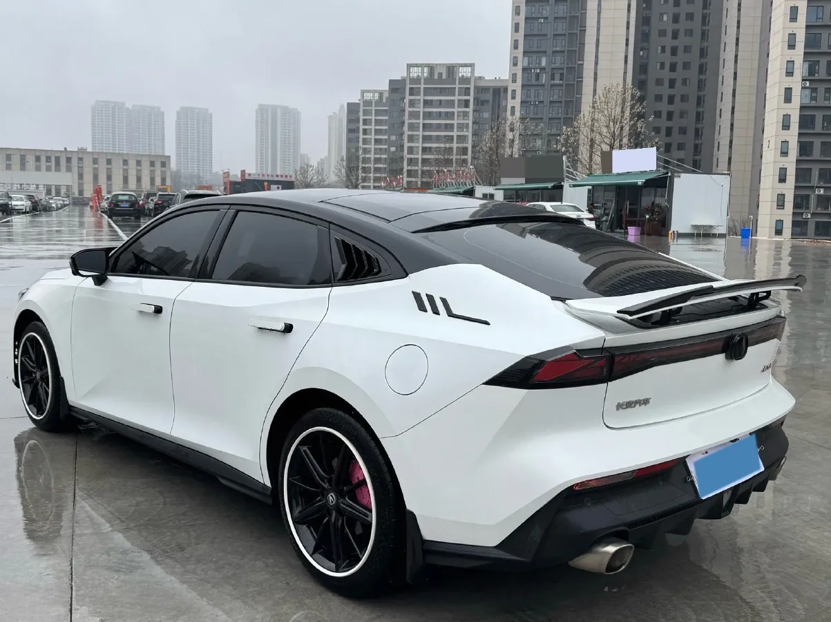 2022 ChangAn UNI-V 1.5T 188HP L4 7DCT,autocango,china used car exporter,china ev exporter,chinese used car exporter,chinese used ev exporter