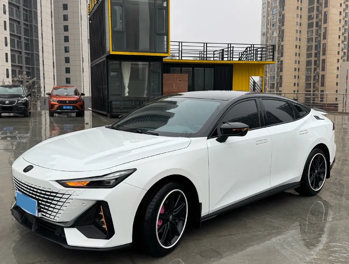 2022 ChangAn UNI-V 1.5T 188HP L4 7DCT,autocango,china used car exporter,china ev exporter,chinese used car exporter,chinese used ev exporter