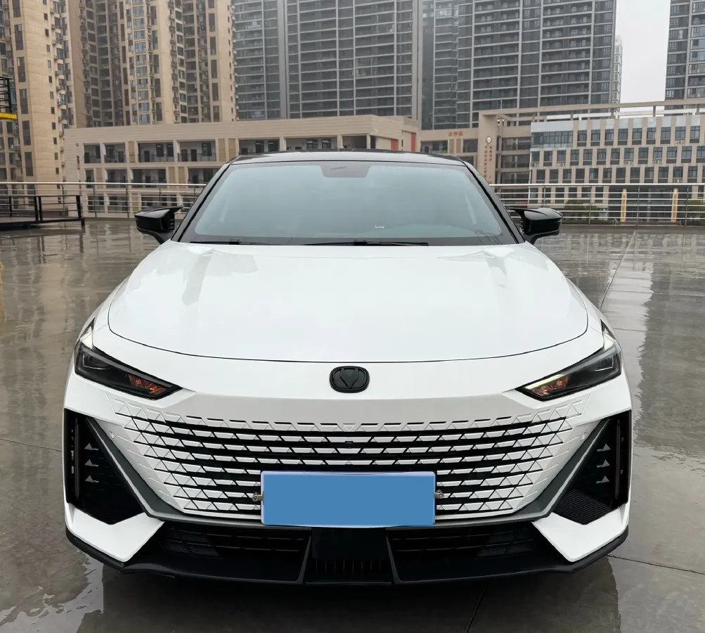 2022 ChangAn UNI-V 1.5T 188HP L4 7DCT,autocango,china used car exporter,china ev exporter,chinese used car exporter,chinese used ev exporter