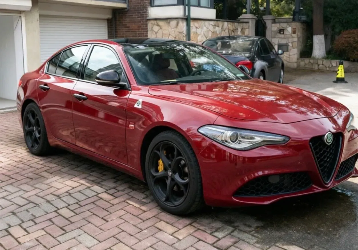 2017 Alfa Romeo Giulia 2.0T 200HP L4 8AT,autocango,china used car exporter,china ev exporter,chinese used car exporter,chinese used ev exporter
