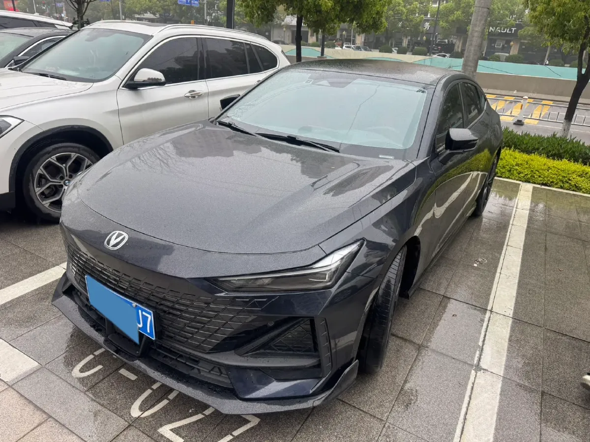 2023 ChangAn UNI-V 1.5T 188HP L4 7DCT,autocango,china used car exporter,china ev exporter,chinese used car exporter,chinese used ev exporter
