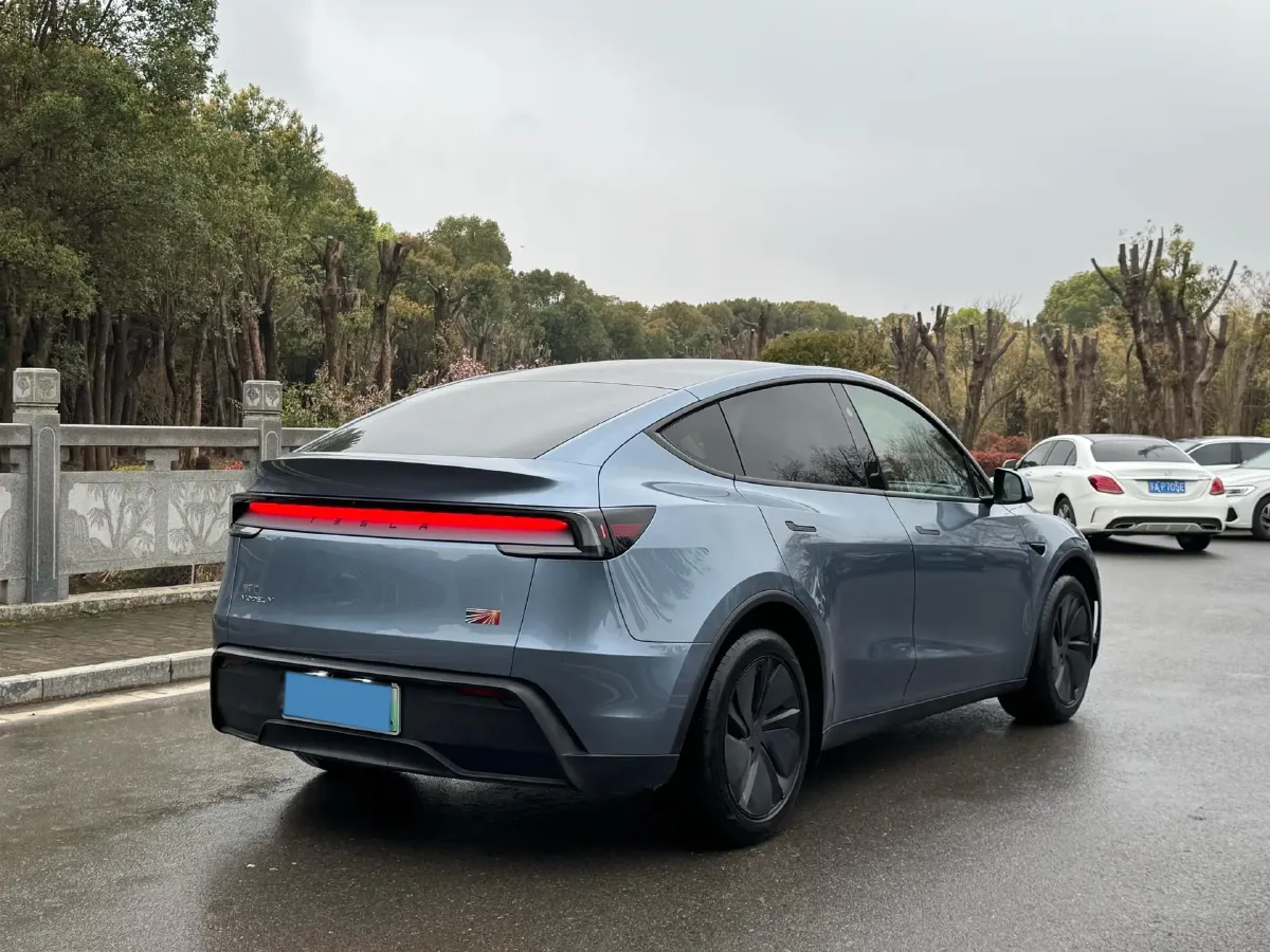 2025 Tesla Model Y BEV 62.5KWH,autocango,china used car exporter,china ev exporter,chinese used car exporter,chinese used ev exporter