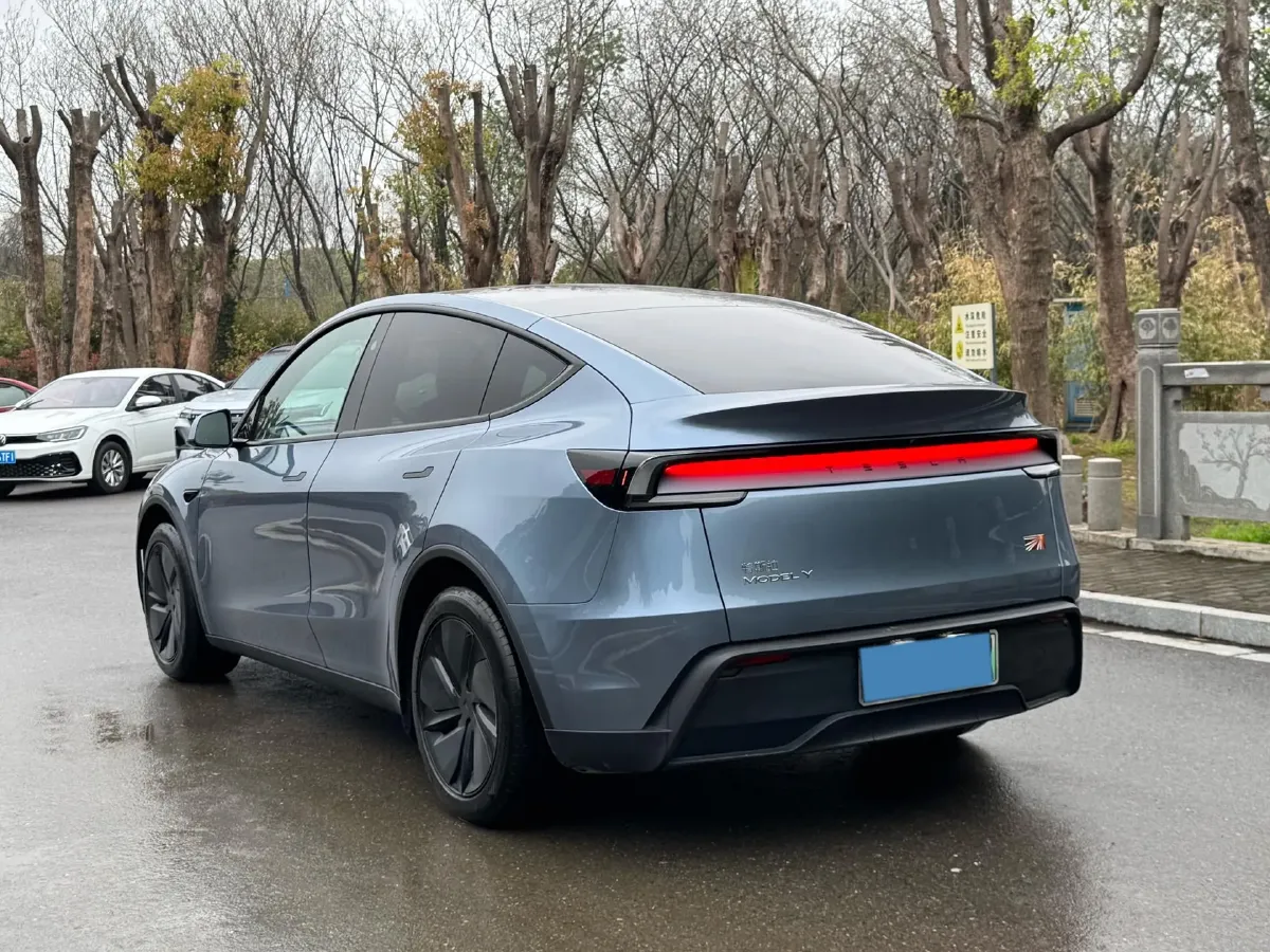 2025 Tesla Model Y BEV 62.5KWH,autocango,china used car exporter,china ev exporter,chinese used car exporter,chinese used ev exporter