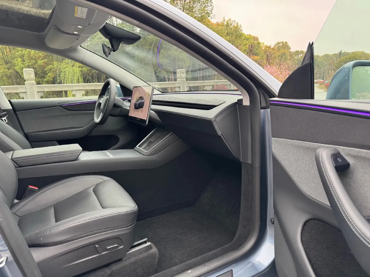 2025 Tesla Model Y BEV 62.5KWH,autocango,china used car exporter,china ev exporter,chinese used car exporter,chinese used ev exporter