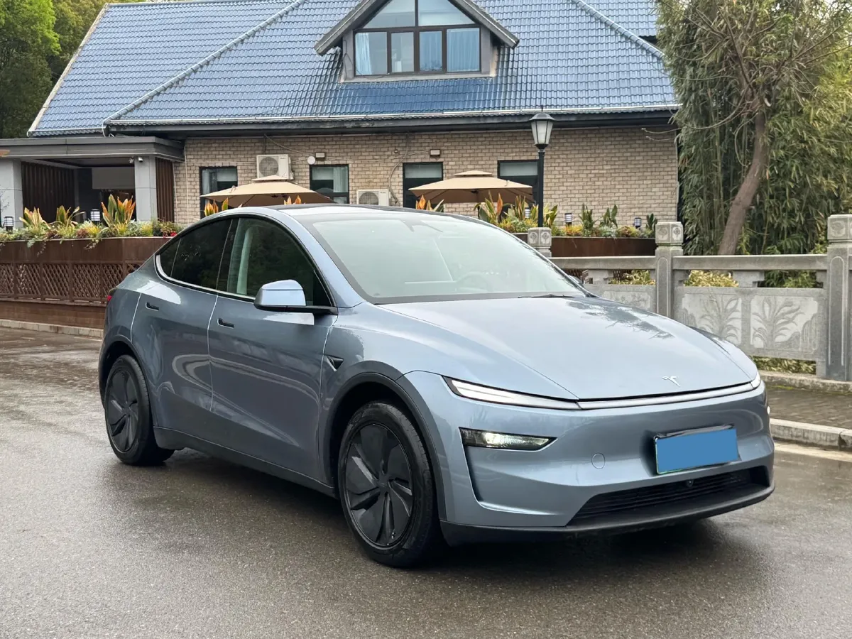 2025 Tesla Model Y BEV 62.5KWH,autocango,china used car exporter,china ev exporter,chinese used car exporter,chinese used ev exporter
