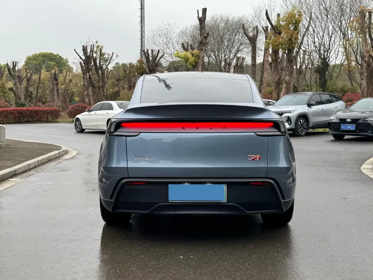 2025 Tesla Model Y BEV 62.5KWH,autocango,china used car exporter,china ev exporter,chinese used car exporter,chinese used ev exporter