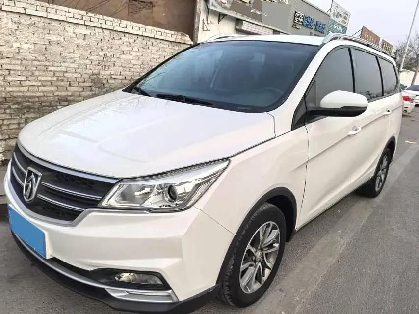 2019 BaoJun 730 1.5L 112HP L4 6MT,autocango,china used car exporter,china ev exporter,chinese used car exporter,chinese used ev exporter