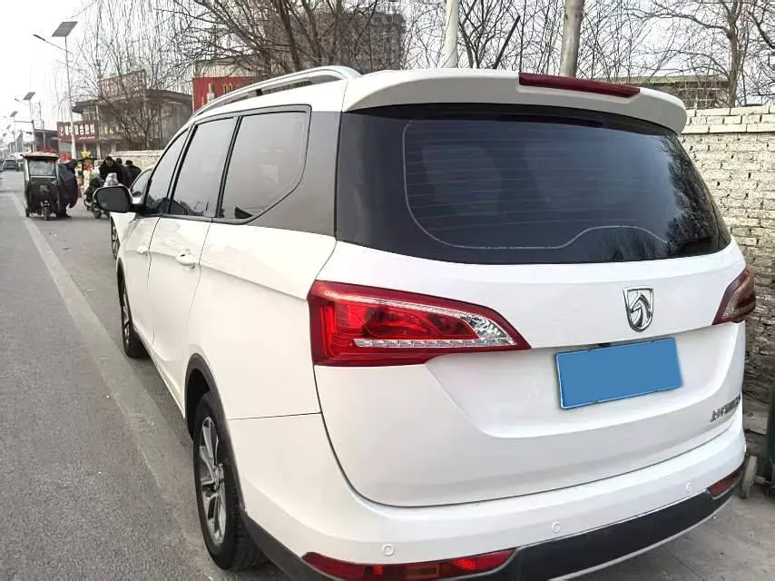 2019 BaoJun 730 1.5L 112HP L4 6MT,autocango,china used car exporter,china ev exporter,chinese used car exporter,chinese used ev exporter