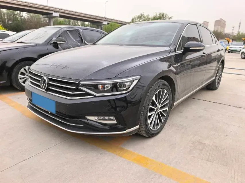 2020 Volkswagen Magotan 2.0T 186HP L4 7DCT,autocango,china used car exporter,china ev exporter,chinese used car exporter,chinese used ev exporter
