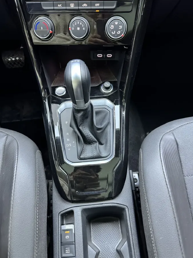 2022 Volkswagen T-Roc 1.4T 150HP L4 7DCT,autocango,china used car exporter,china ev exporter,chinese used car exporter,chinese used ev exporter