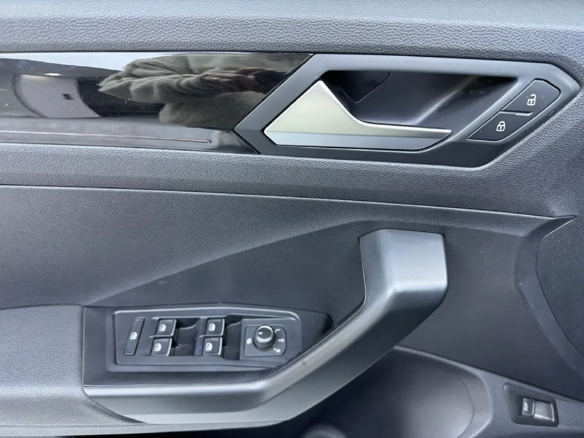 2022 Volkswagen T-Roc 1.4T 150HP L4 7DCT,autocango,china used car exporter,china ev exporter,chinese used car exporter,chinese used ev exporter