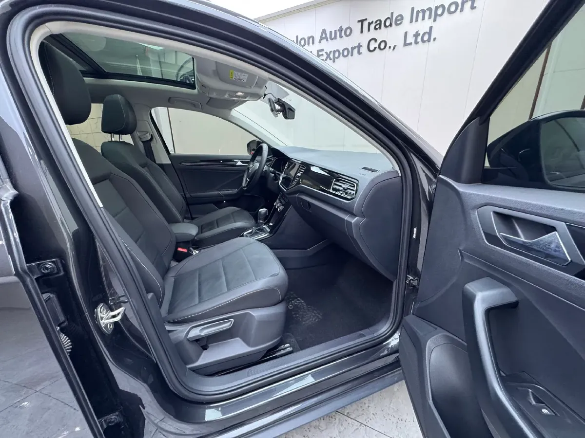 2022 Volkswagen T-Roc 1.4T 150HP L4 7DCT,autocango,china used car exporter,china ev exporter,chinese used car exporter,chinese used ev exporter