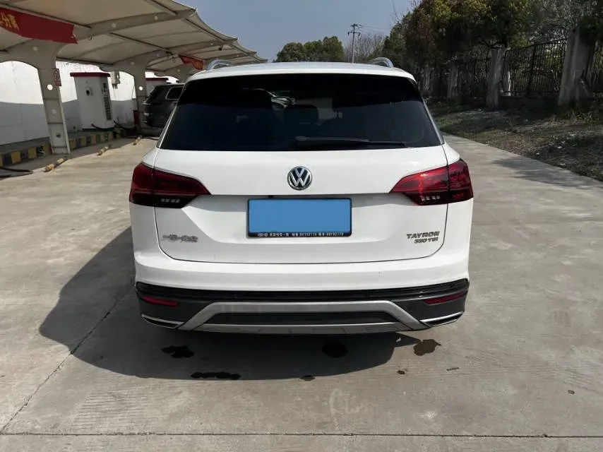 2019 Jeep Cherokee 2.0T 234HP L4 9AT,autocango,china used car exporter,china ev exporter,chinese used car exporter,chinese used ev exporter