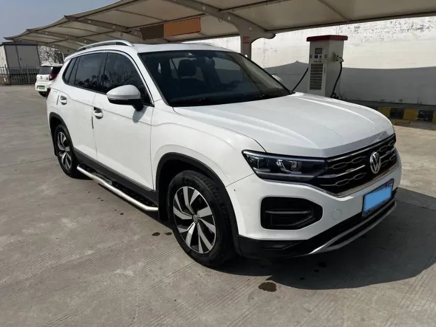 2019 Jeep Cherokee 2.0T 234HP L4 9AT,autocango,china used car exporter,china ev exporter,chinese used car exporter,chinese used ev exporter