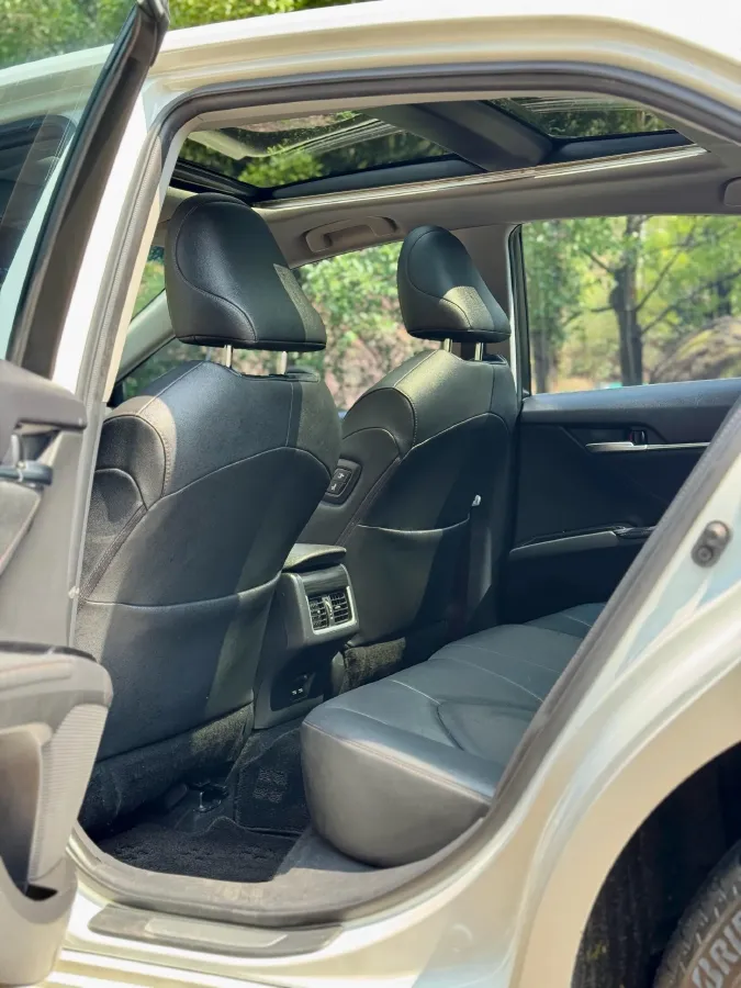 2021 Toyota Camry 2.5L 209HP L4 8AT,autocango,china used car exporter,china ev exporter,chinese used car exporter,chinese used ev exporter