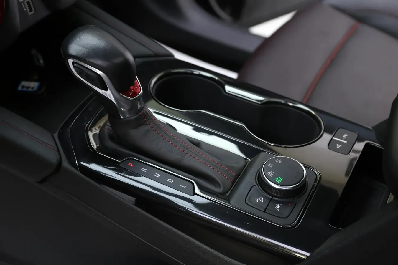 2020 Chevrolet Blazer 2.0T 237HP L4 9AT,autocango,china used car exporter,china ev exporter,chinese used car exporter,chinese used ev exporter