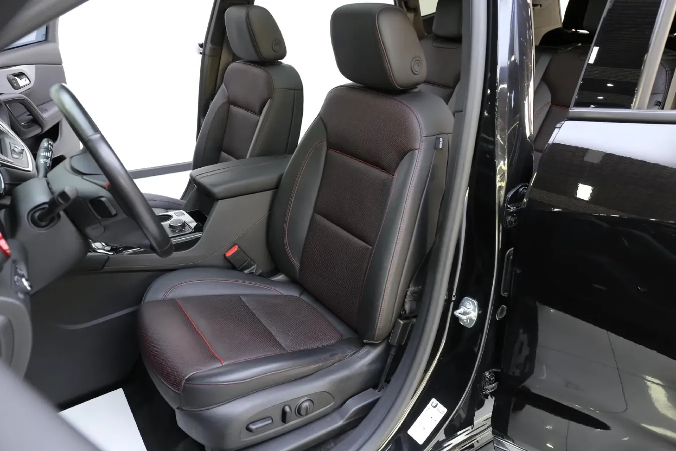 2020 Chevrolet Blazer 2.0T 237HP L4 9AT,autocango,china used car exporter,china ev exporter,chinese used car exporter,chinese used ev exporter