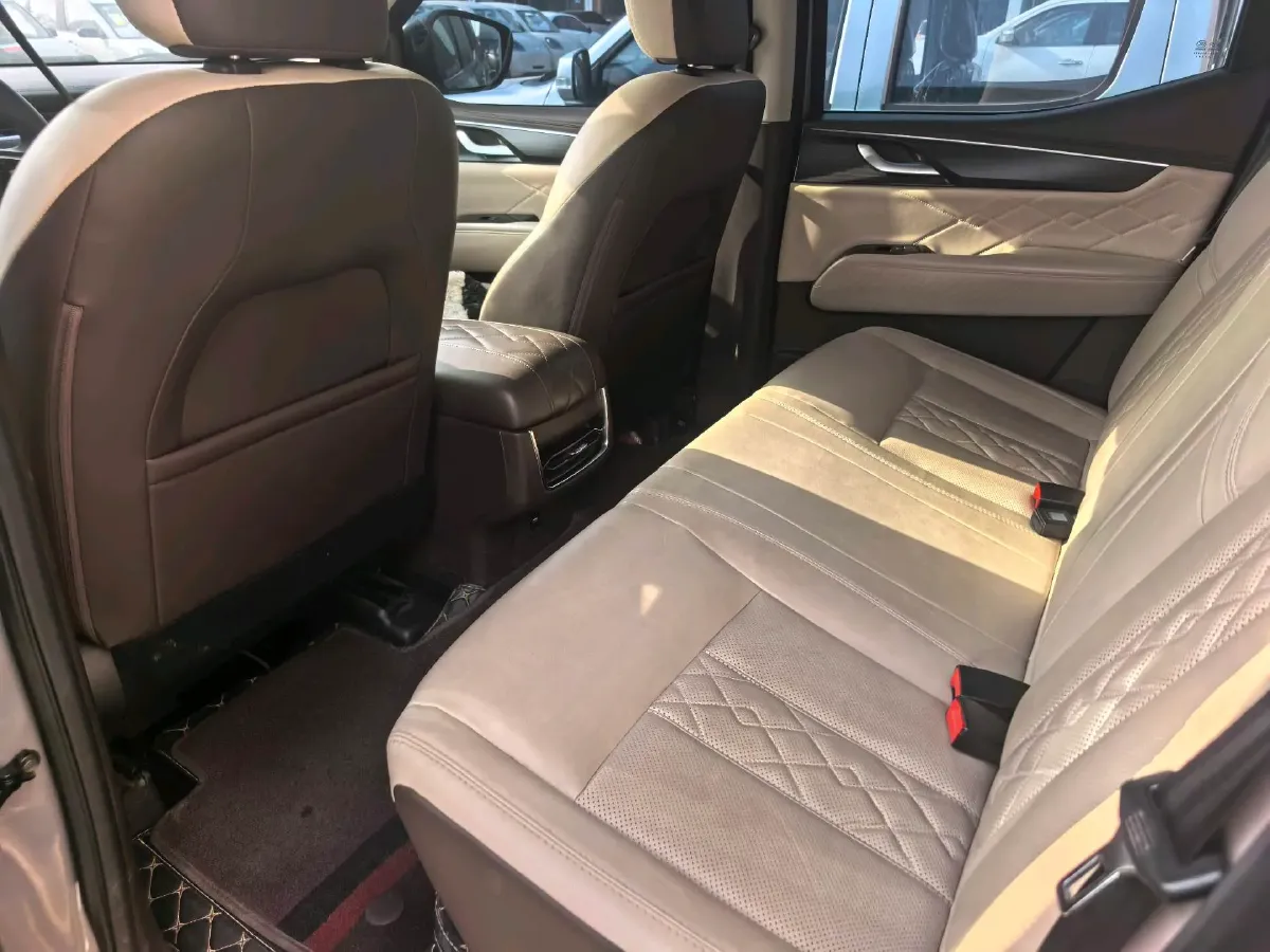 2022 Dongfeng RuiQi 7 2.3T 166HP L4 8AT,autocango,china used car exporter,china ev exporter,chinese used car exporter,chinese used ev exporter