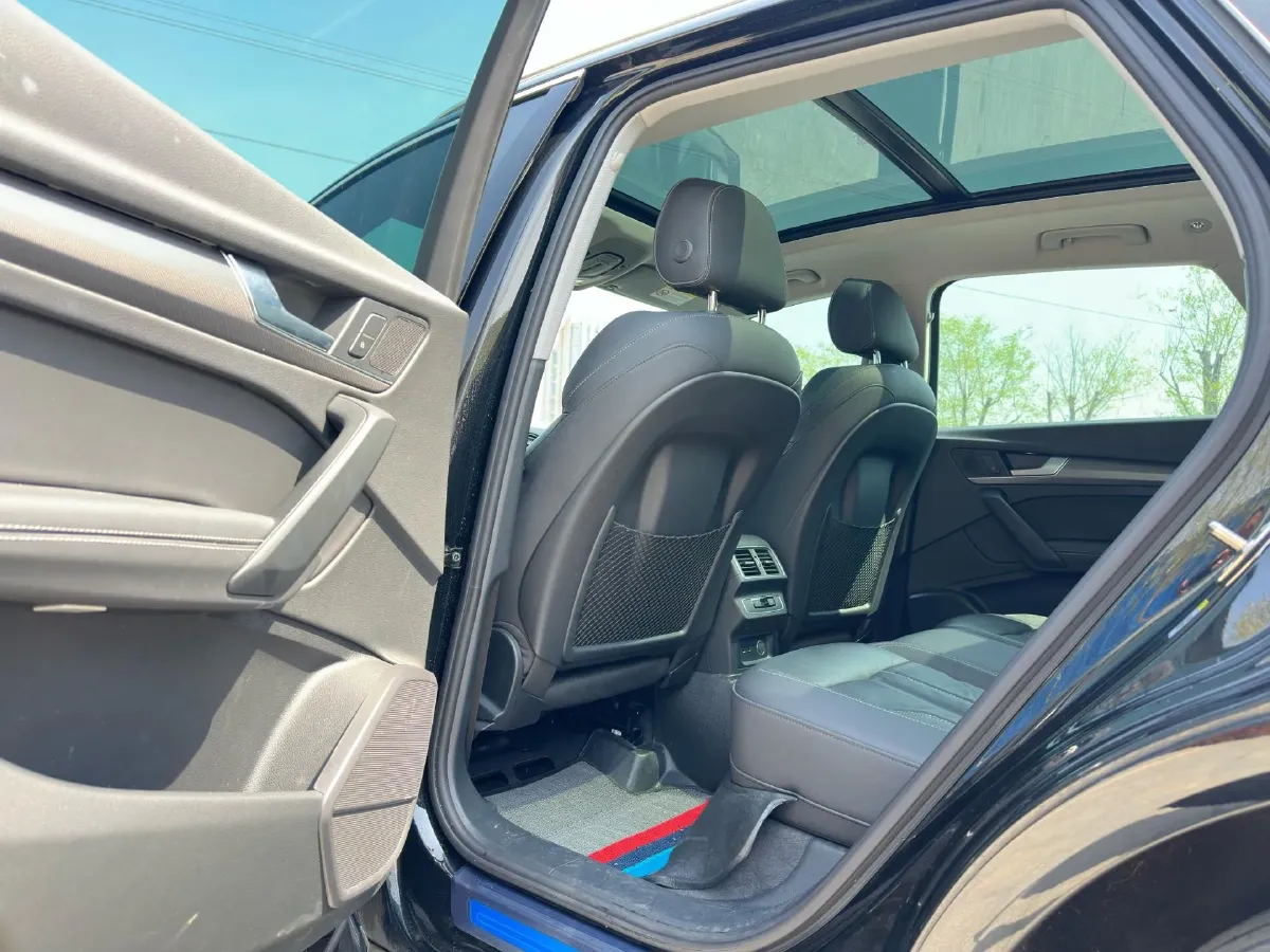 2022 Audi Q5L 2.0T 190HP L4 7DCT,autocango,china used car exporter,china ev exporter,chinese used car exporter,chinese used ev exporter