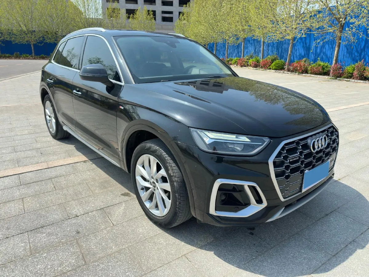 2022 Audi Q5L 2.0T 190HP L4 7DCT,autocango,china used car exporter,china ev exporter,chinese used car exporter,chinese used ev exporter