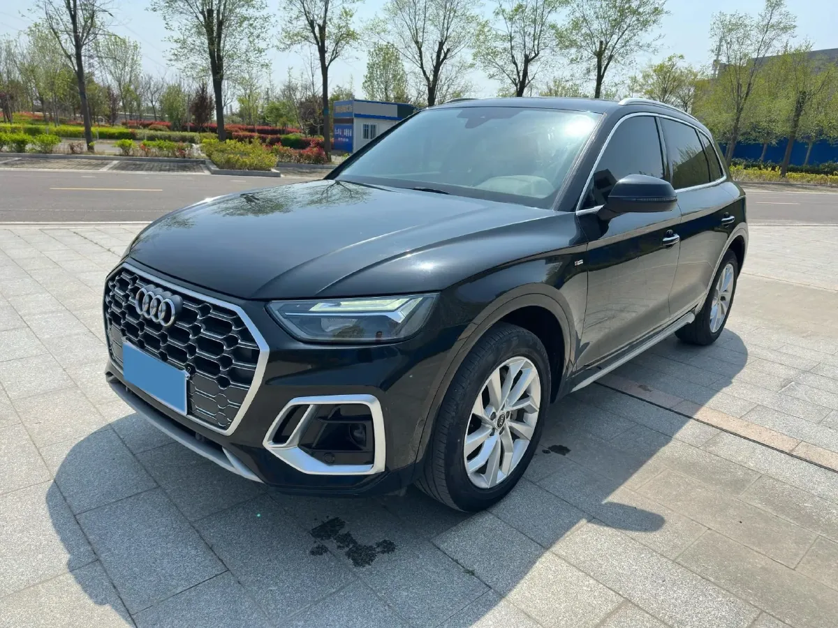 2022 Audi Q5L 2.0T 190HP L4 7DCT,autocango,china used car exporter,china ev exporter,chinese used car exporter,chinese used ev exporter