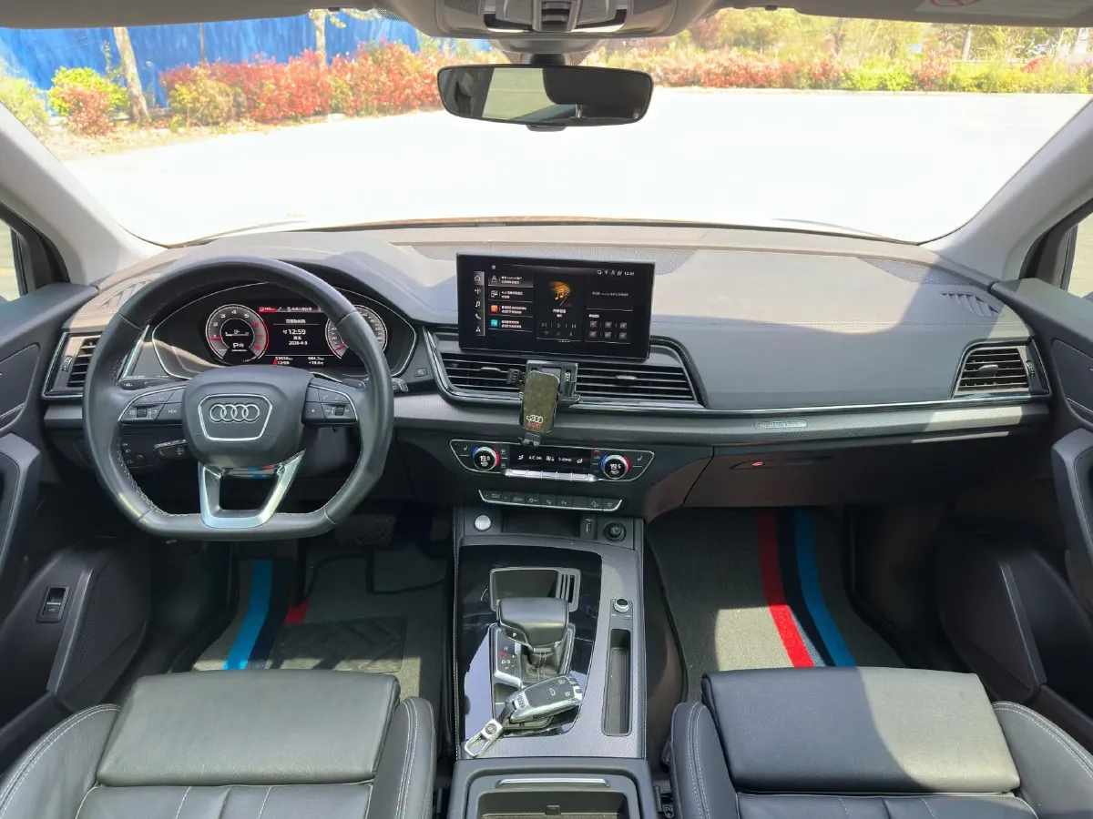 2022 Audi Q5L 2.0T 190HP L4 7DCT,autocango,china used car exporter,china ev exporter,chinese used car exporter,chinese used ev exporter
