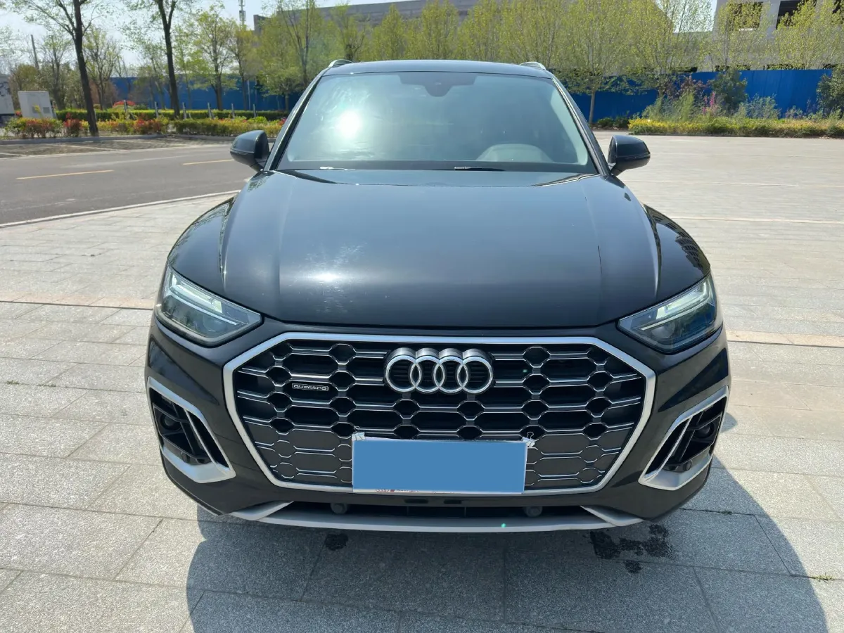 2022 Audi Q5L 2.0T 190HP L4 7DCT,autocango,china used car exporter,china ev exporter,chinese used car exporter,chinese used ev exporter