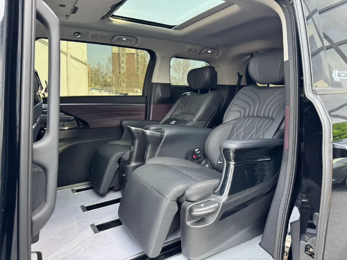 2024 GAC Trumpchi M8 2.0T 252HP L4 8AT,autocango,china used car exporter,china ev exporter,chinese used car exporter,chinese used ev exporter