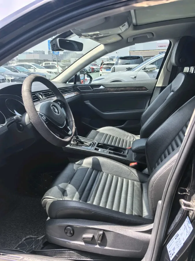 2019 Volkswagen Magotan 2.0T 186HP L4 7DCT,autocango,china used car exporter,china ev exporter,chinese used car exporter,chinese used ev exporter