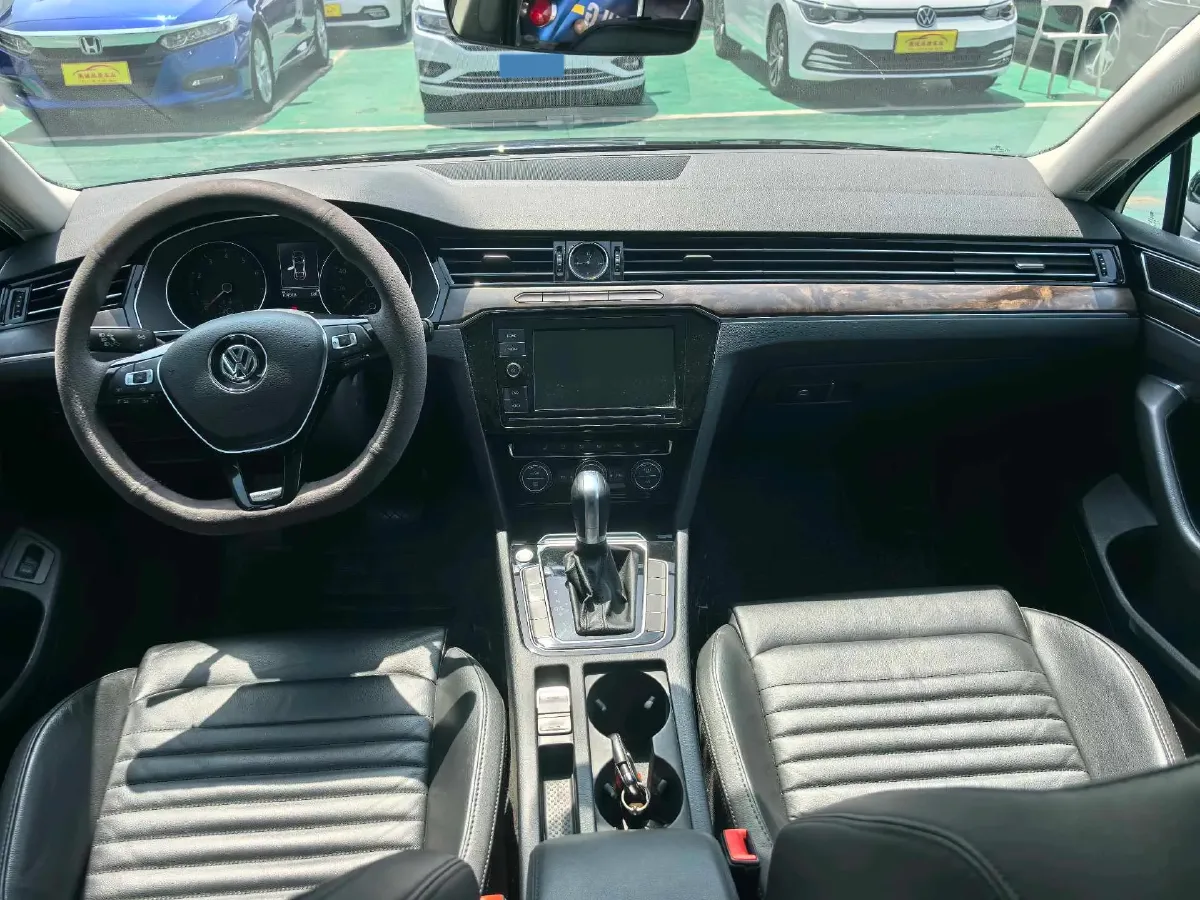 2019 Volkswagen Magotan 2.0T 186HP L4 7DCT,autocango,china used car exporter,china ev exporter,chinese used car exporter,chinese used ev exporter