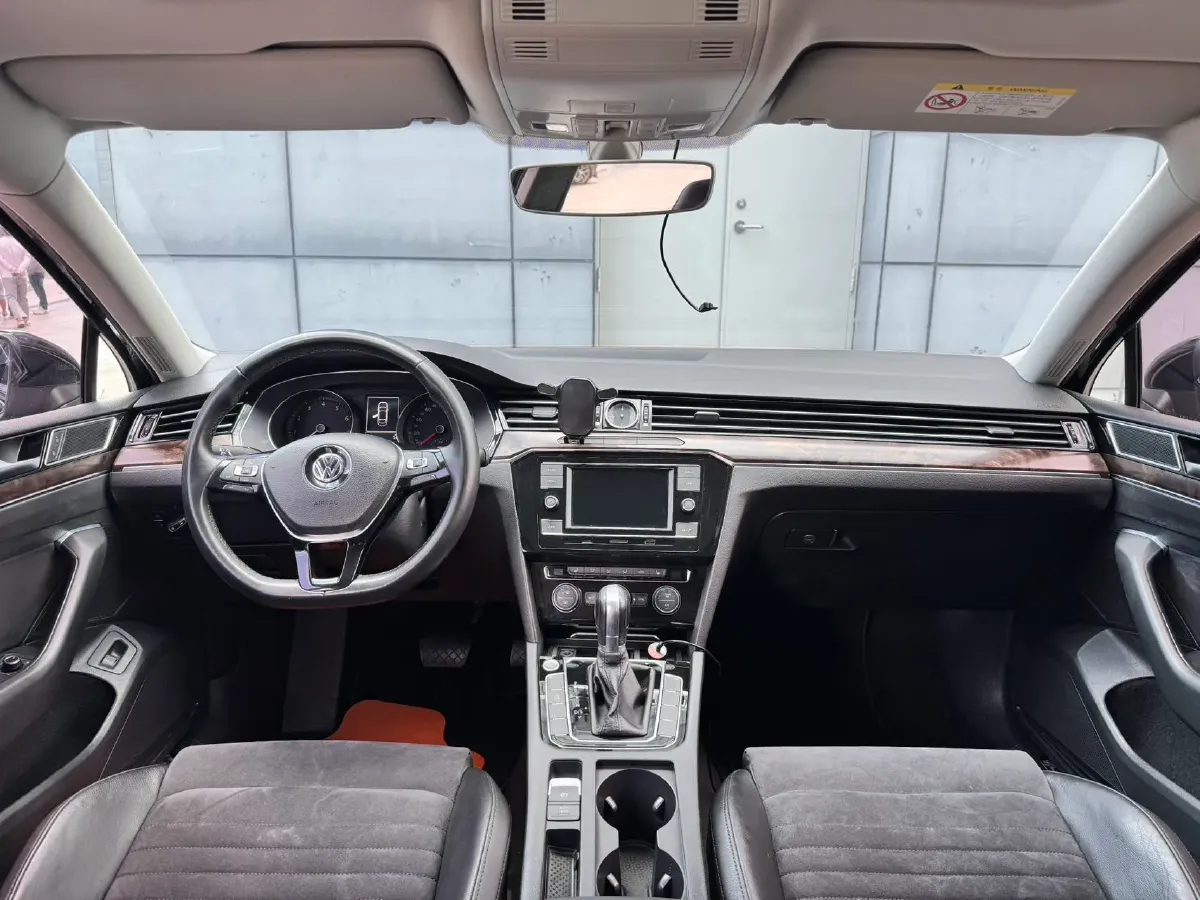 2018 Volkswagen Magotan 1.8T 180HP L4 7DCT,autocango,china used car exporter,china ev exporter,chinese used car exporter,chinese used ev exporter