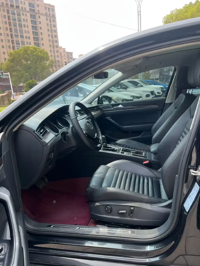 2019 Volkswagen Magotan 2.0T 186HP L4 7DCT,autocango,china used car exporter,china ev exporter,chinese used car exporter,chinese used ev exporter