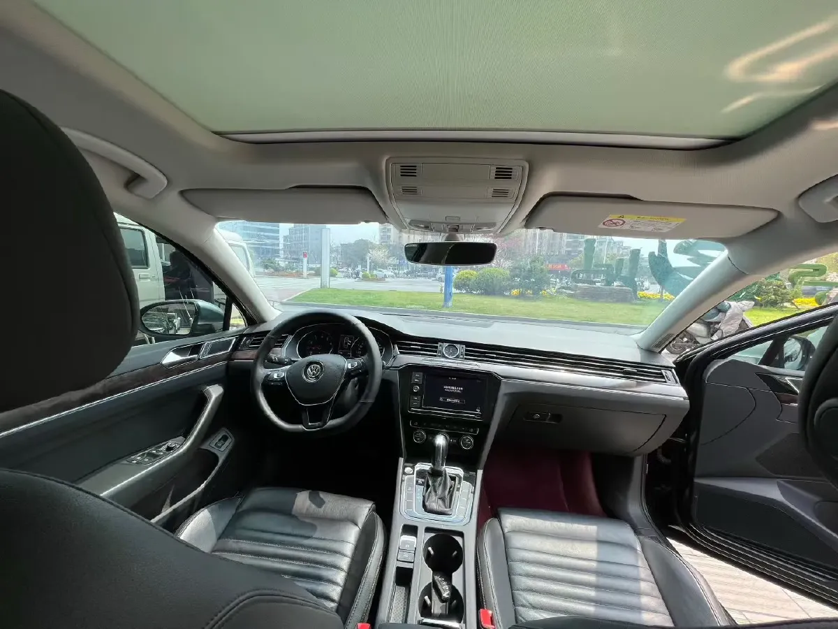 2019 Volkswagen Magotan 2.0T 186HP L4 7DCT,autocango,china used car exporter,china ev exporter,chinese used car exporter,chinese used ev exporter