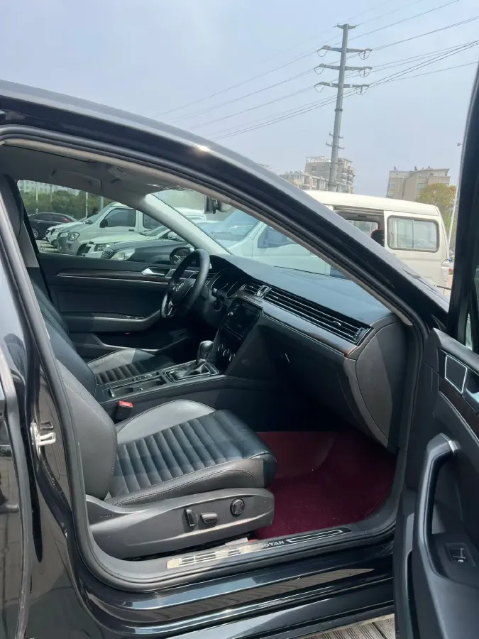 2019 Volkswagen Magotan 2.0T 186HP L4 7DCT,autocango,china used car exporter,china ev exporter,chinese used car exporter,chinese used ev exporter