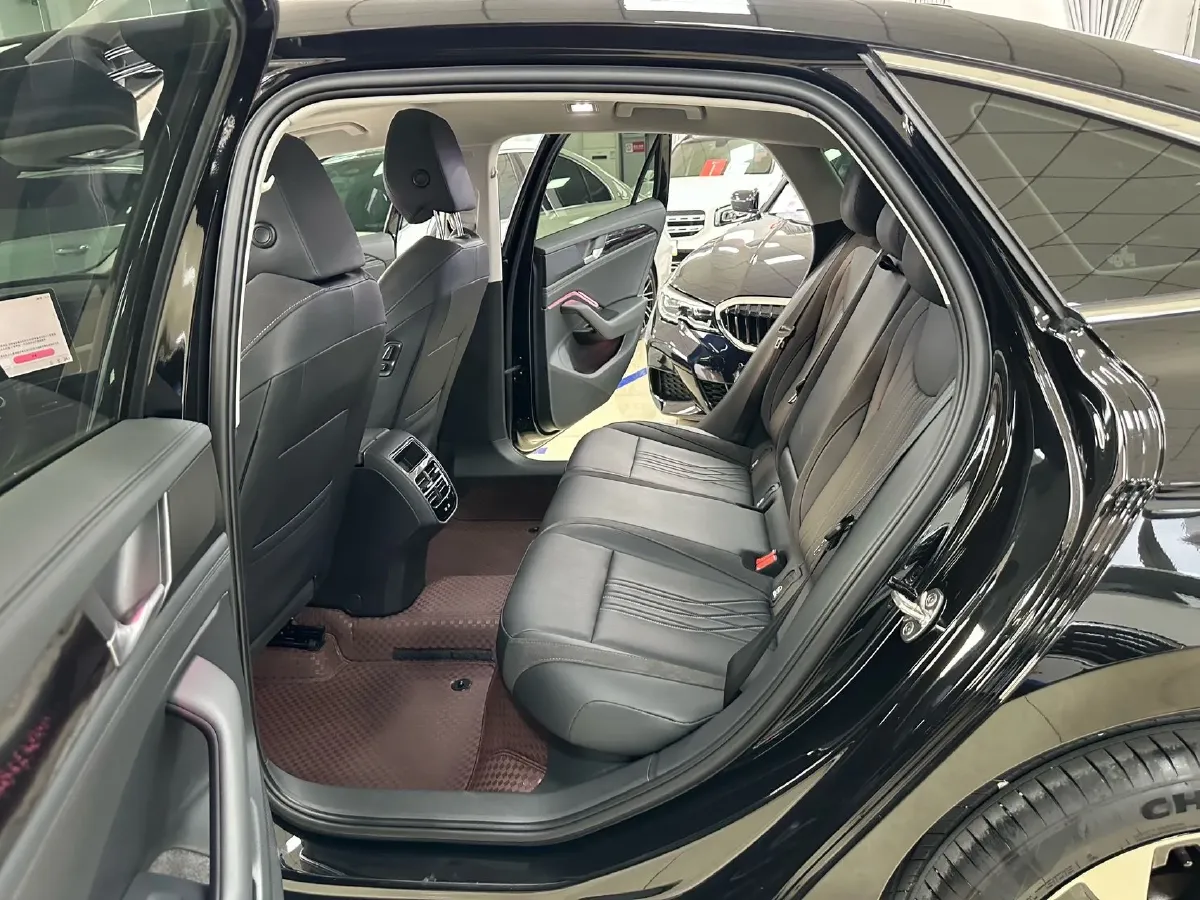 2024 Volkswagen Magotan 1.5T 160HP L4 7DCT,autocango,china used car exporter,china ev exporter,chinese used car exporter,chinese used ev exporter