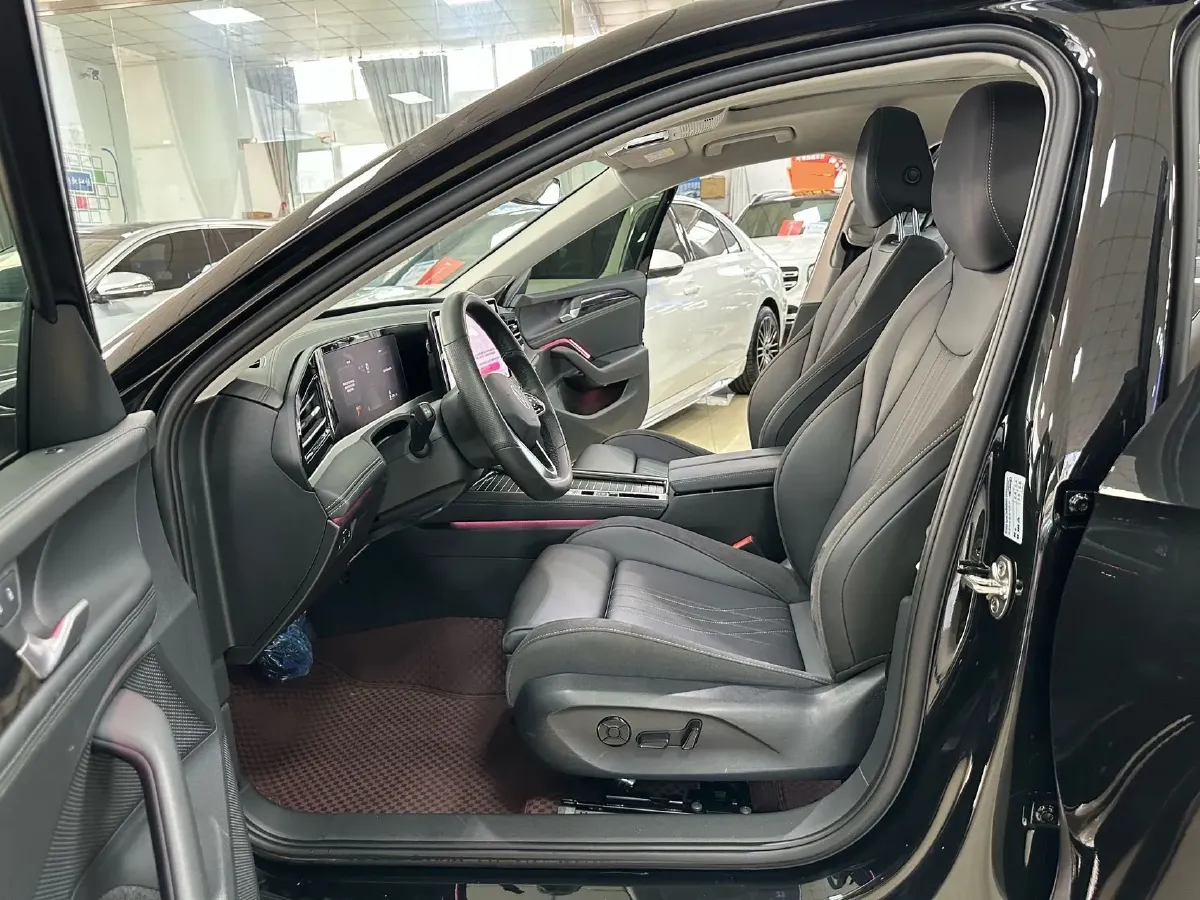 2024 Volkswagen Magotan 1.5T 160HP L4 7DCT,autocango,china used car exporter,china ev exporter,chinese used car exporter,chinese used ev exporter