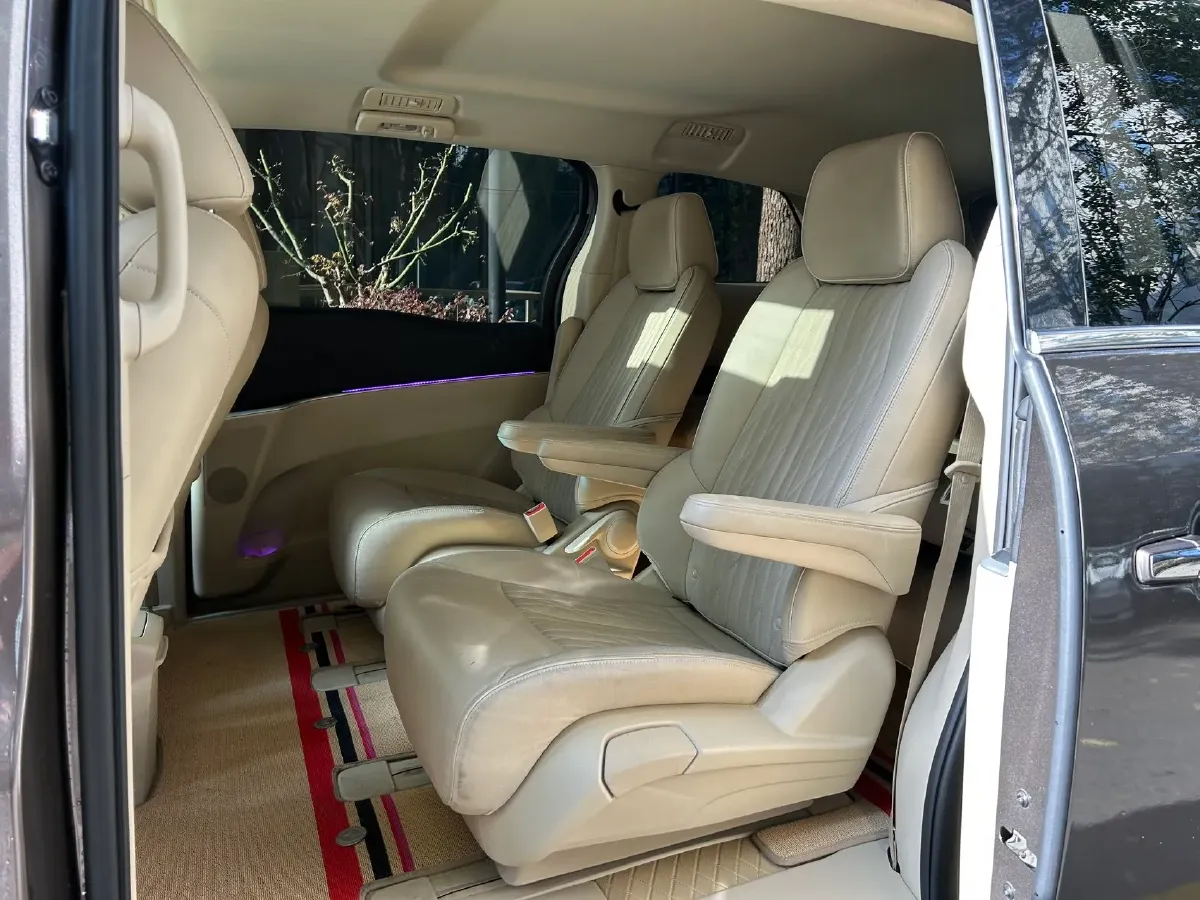 2023 Buick GL8 2.0T 237HP L4 9AT,autocango,china used car exporter,china ev exporter,chinese used car exporter,chinese used ev exporter