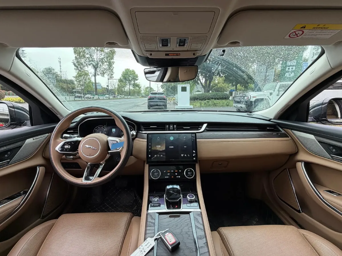 2023 Jaguar XFL 2.0T 250HP L4 8AT,autocango,china used car exporter,china ev exporter,chinese used car exporter,chinese used ev exporter