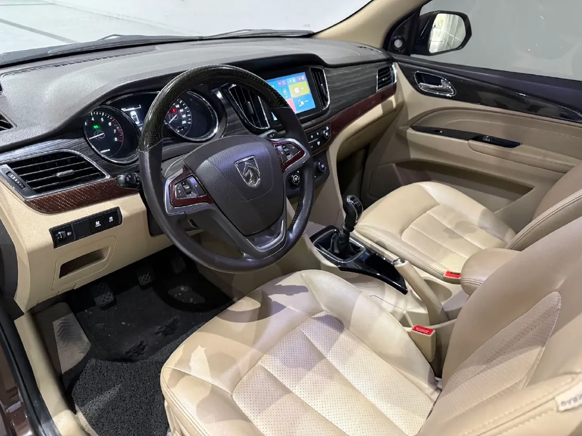 2016 BaoJun 730 1.5T 150HP L4 6MT,autocango,china used car exporter,china ev exporter,chinese used car exporter,chinese used ev exporter