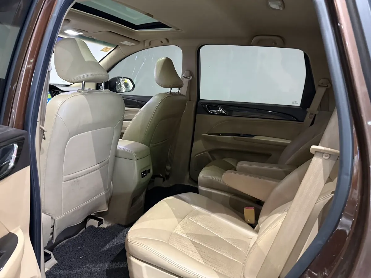 2016 BaoJun 730 1.5T 150HP L4 6MT,autocango,china used car exporter,china ev exporter,chinese used car exporter,chinese used ev exporter