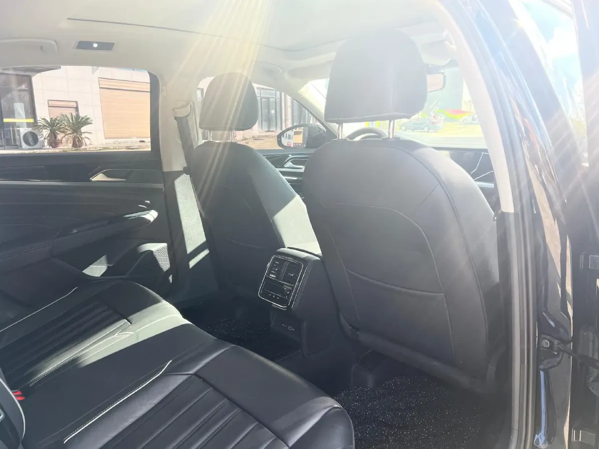 2023 Volkswagen Passat 2.0T 186HP L4 7DCT,autocango,china used car exporter,china ev exporter,chinese used car exporter,chinese used ev exporter