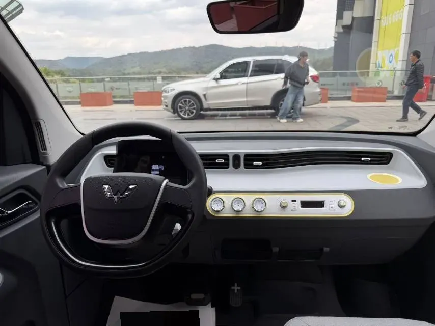 2021 WuLing HongGuang MINI EV BEV 13.9KWH,autocango,china used car exporter,china ev exporter,chinese used car exporter,chinese used ev exporter