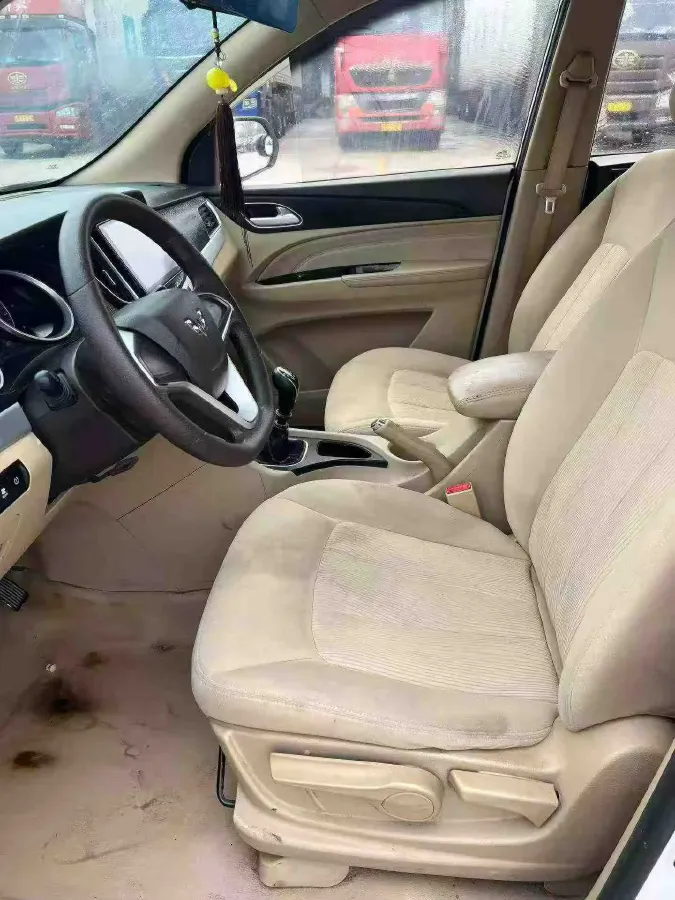 2020 WuLing 730 1.5L 105HP L4 6MT,autocango,china used car exporter,china ev exporter,chinese used car exporter,chinese used ev exporter