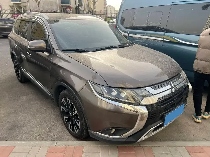 2020 Mitsubishi Outlander 2.4L 192HP L4 CVT,autocango,china used car exporter,china ev exporter,chinese used car exporter,chinese used ev exporter