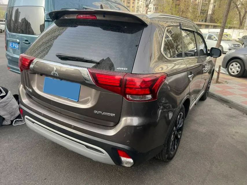 2020 Mitsubishi Outlander 2.4L 192HP L4 CVT,autocango,china used car exporter,china ev exporter,chinese used car exporter,chinese used ev exporter