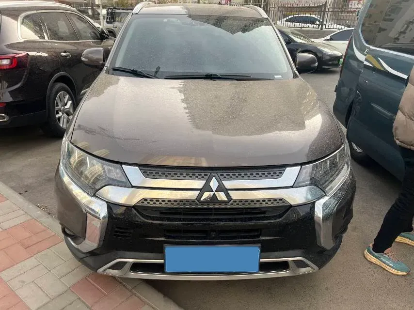 2020 Mitsubishi Outlander 2.4L 192HP L4 CVT,autocango,china used car exporter,china ev exporter,chinese used car exporter,chinese used ev exporter