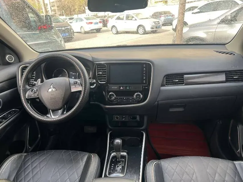2020 Mitsubishi Outlander 2.4L 192HP L4 CVT,autocango,china used car exporter,china ev exporter,chinese used car exporter,chinese used ev exporter
