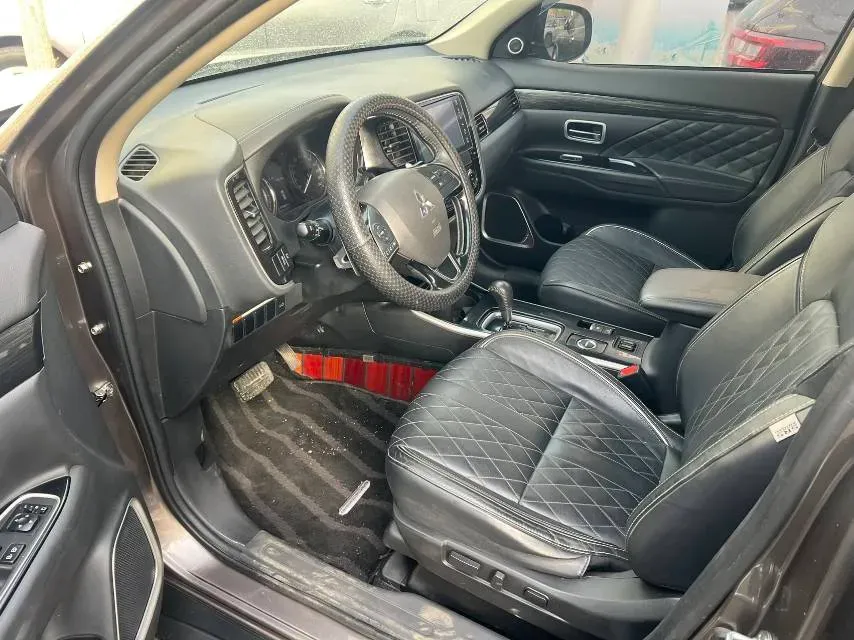 2020 Mitsubishi Outlander 2.4L 192HP L4 CVT,autocango,china used car exporter,china ev exporter,chinese used car exporter,chinese used ev exporter