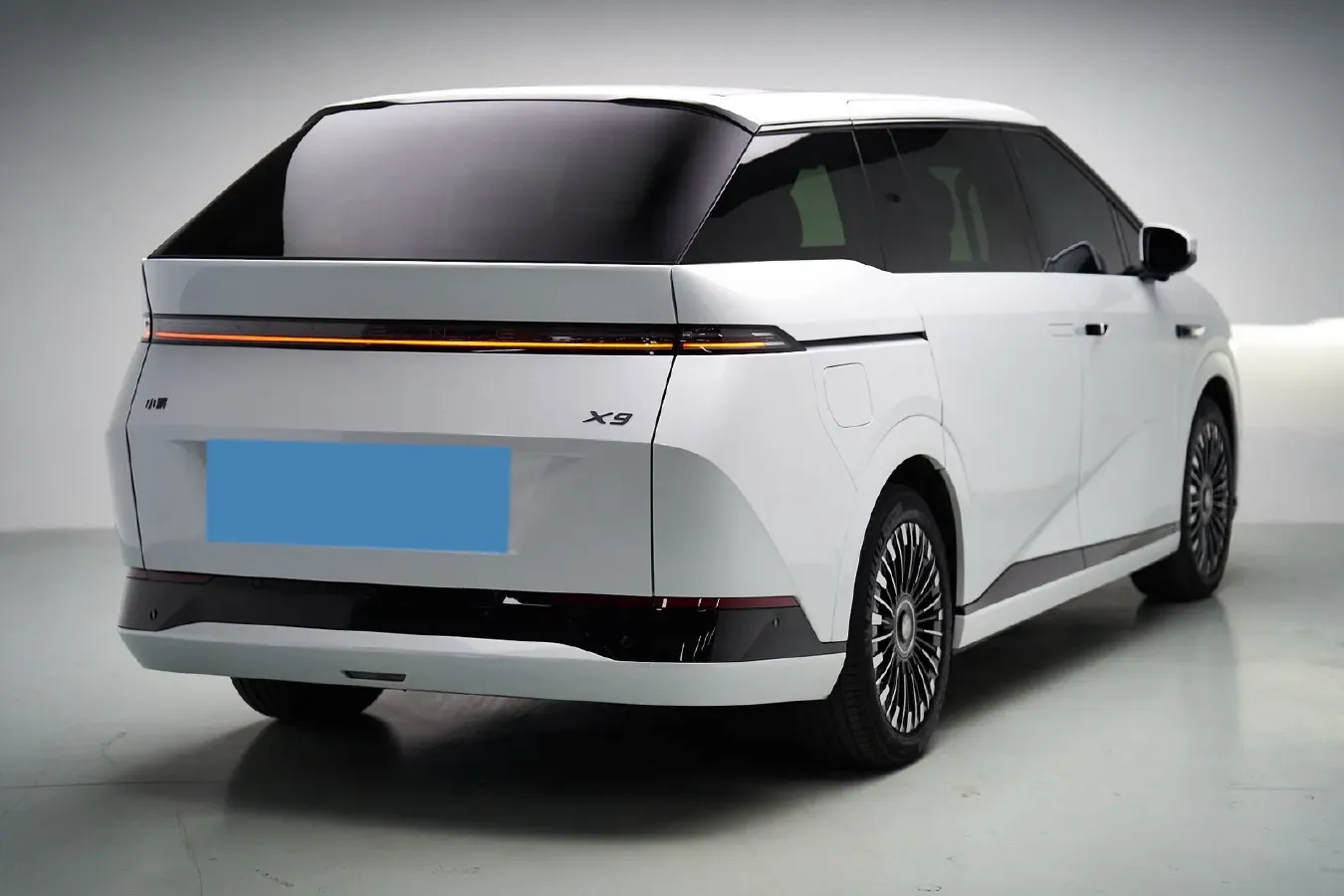 2025 Xpeng X9 BEV,autocango,china used car exporter,china ev exporter,chinese used car exporter,chinese used ev exporter