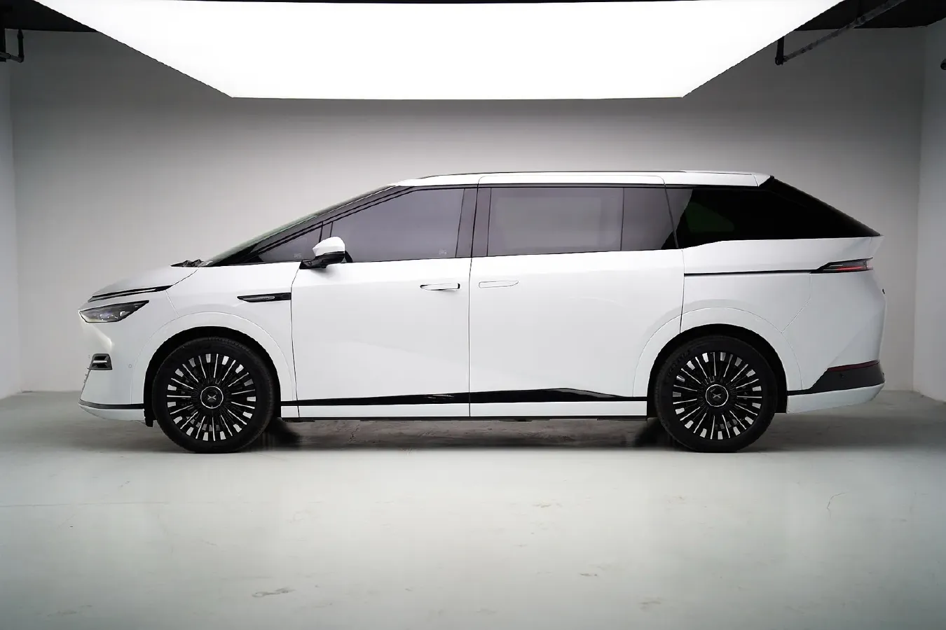 2025 Xpeng X9 BEV,autocango,china used car exporter,china ev exporter,chinese used car exporter,chinese used ev exporter